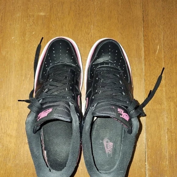 Nike Shoes - Picture 7 of 11